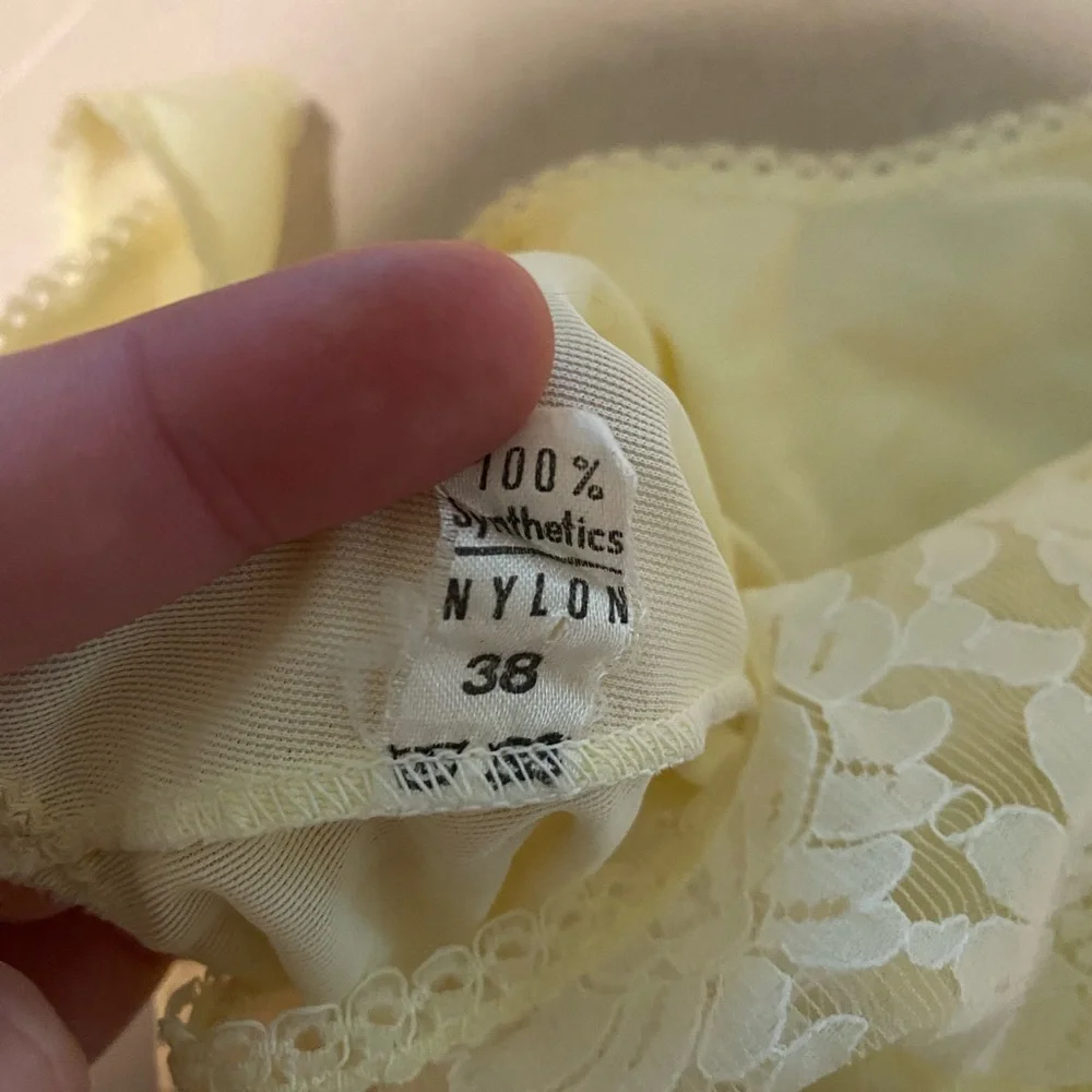 Vintage 60s Lace-Trim Chemise Slip in Cream Size Medium - Picture 3 of 3